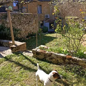  Hébergement de vacances Maison De Caractère Au Cœur De La Cité Médiévale De